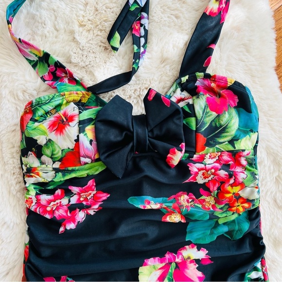 Sugar Doll floral retro pinup halter one piece swimsuit - Picture 5 of 13